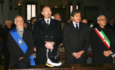 Il commissario Cesare Castelli alla messa per il santo Patrono della Polizia municipale Il commissario Cesare Castelli alla messa per il santo Patrono della Polizia municipale